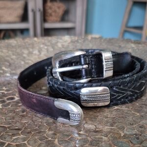 Black Woven Roundtree & Yorke Leather Belt with Silver Buckle. Fits 37-41" waist